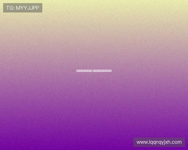 雷雨突袭赛场赛事中断 观众等待复赛时刻紧张万分